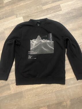 H&M Black Crewneck Sweatshirt with White Wave Grid Graphic